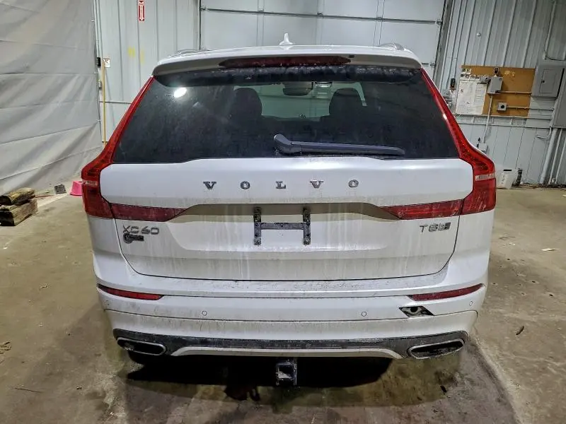 2018 VOLVO XC60 T8 R-DESIGN  