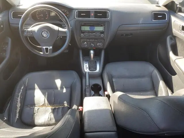 2011 VOLKSWAGEN JETTA SE  