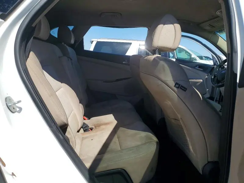 2016 HYUNDAI TUCSON SE  