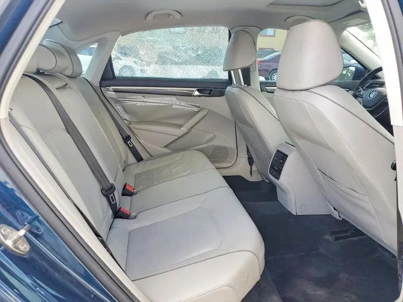 2018 VOLKSWAGEN PASSAT SE  