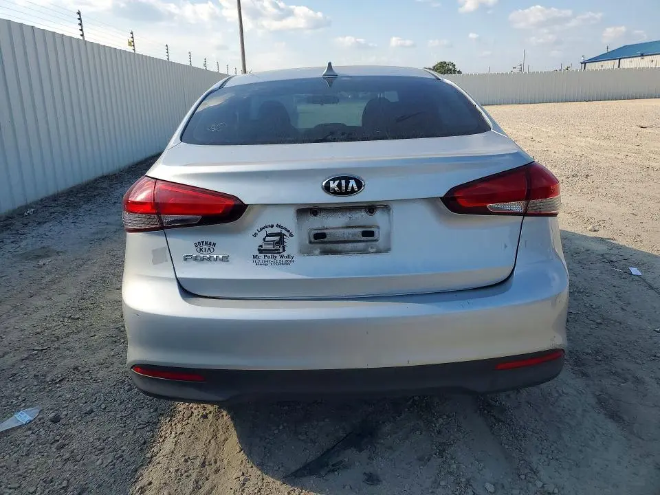 2017 KIA FORTE LX  