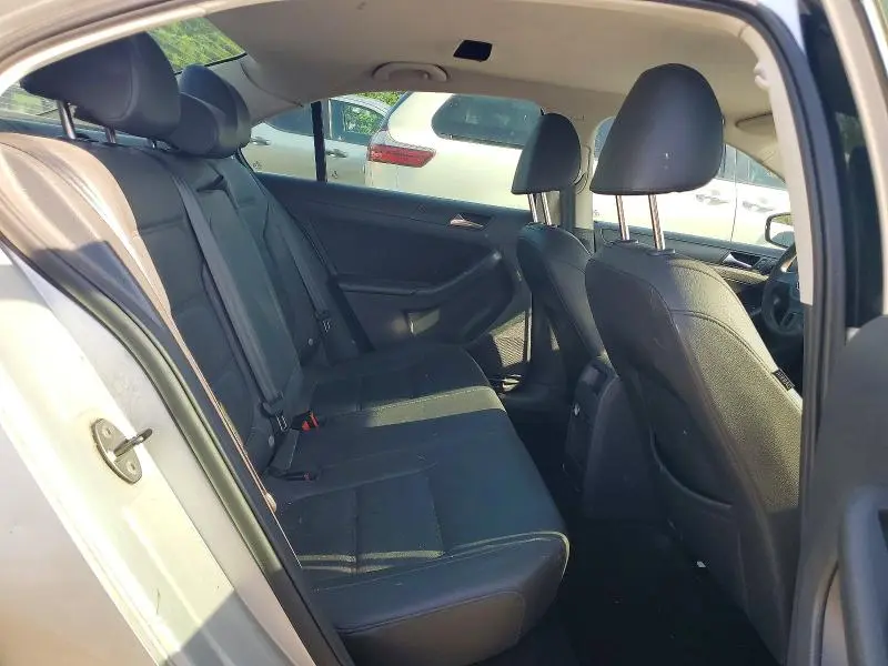 2011 VOLKSWAGEN JETTA SE  