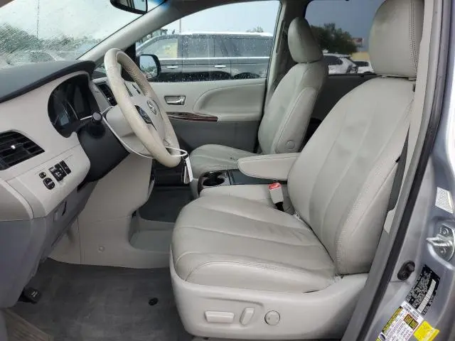 2014 TOYOTA SIENNA XLE  