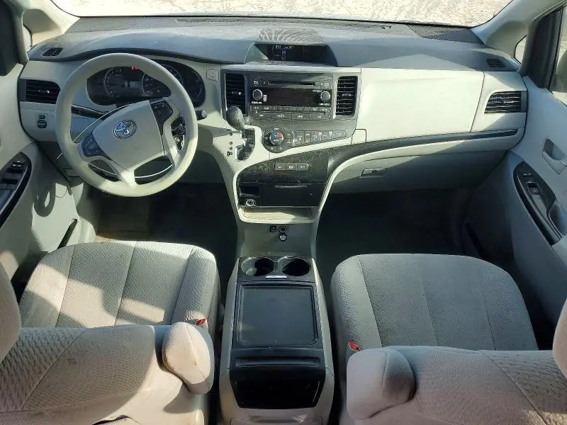 2013 TOYOTA SIENNA LE 8-PASSENGER  