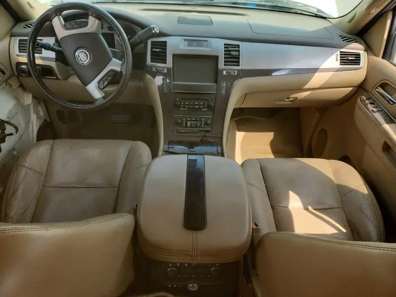 2011 CADILLAC ESCALADE LUXURY  