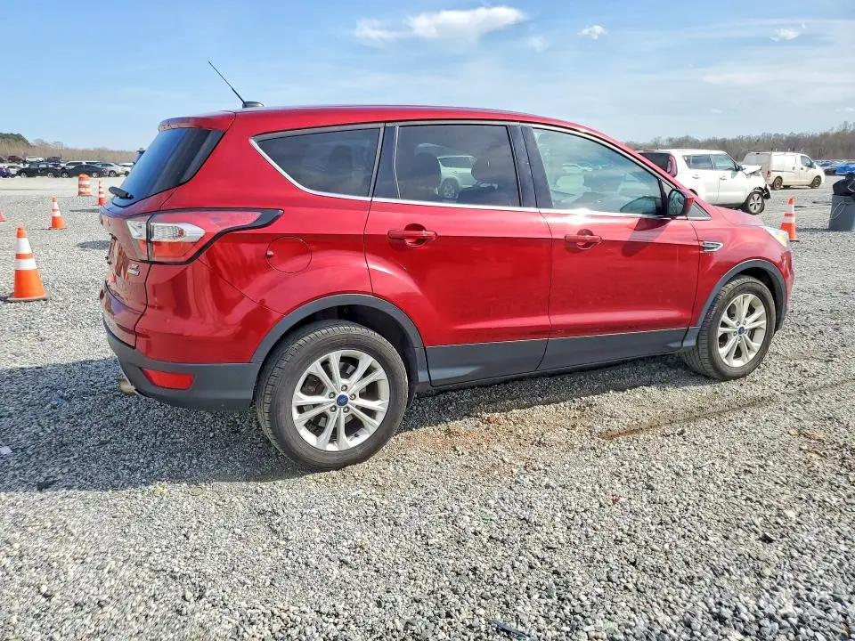 2017 FORD ESCAPE SE  