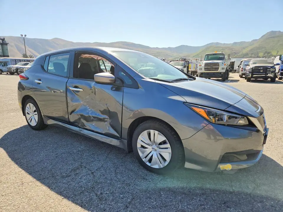 2022 NISSAN LEAF S  