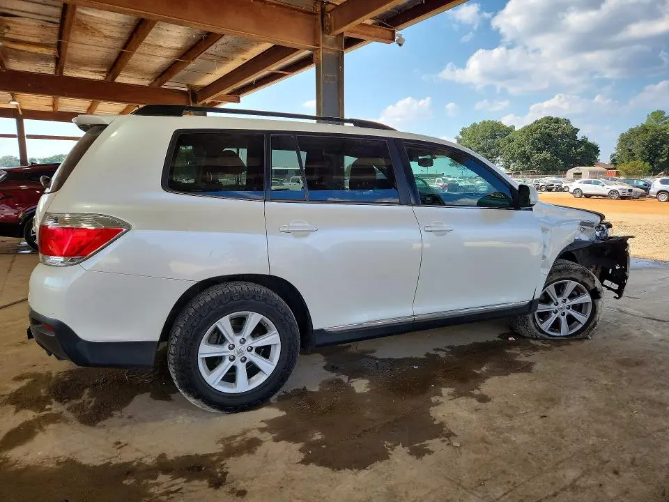 2012 TOYOTA HIGHLANDER SE  