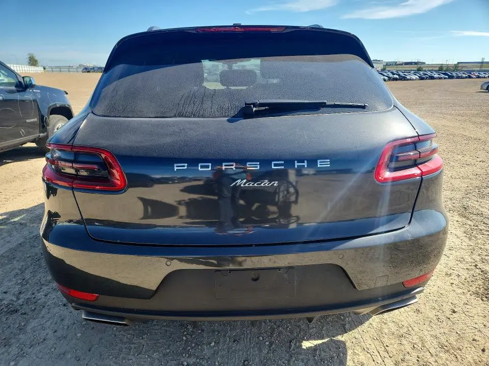 2017 PORSCHE MACAN   