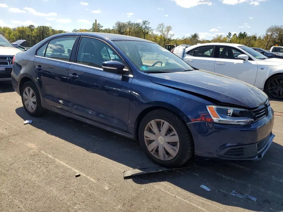 2013 VOLKSWAGEN JETTA SE  