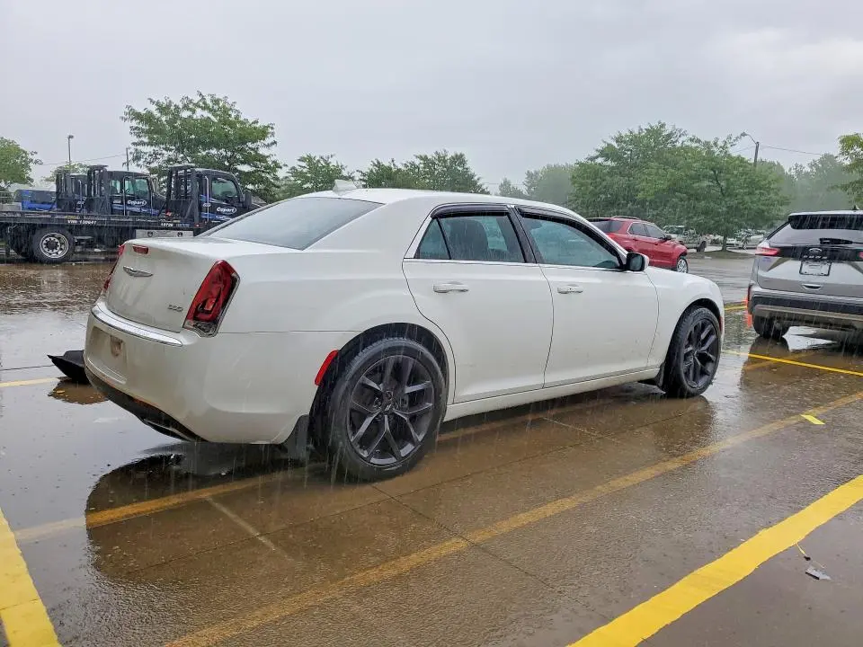 2017 CHRYSLER 300 LIMITED  