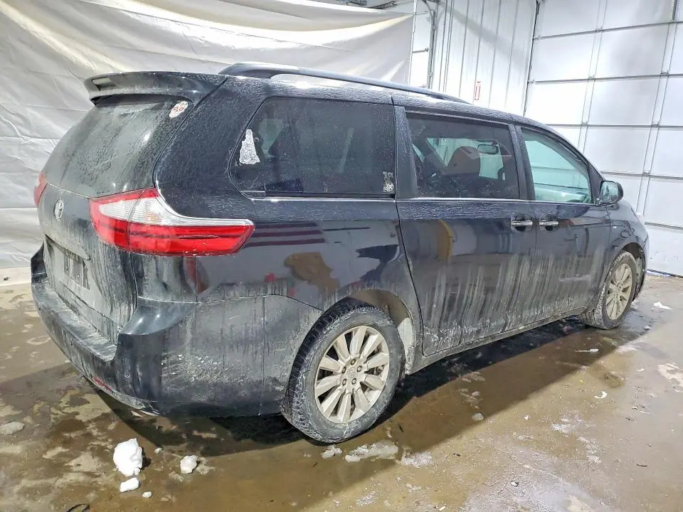 2017 TOYOTA SIENNA XLE  