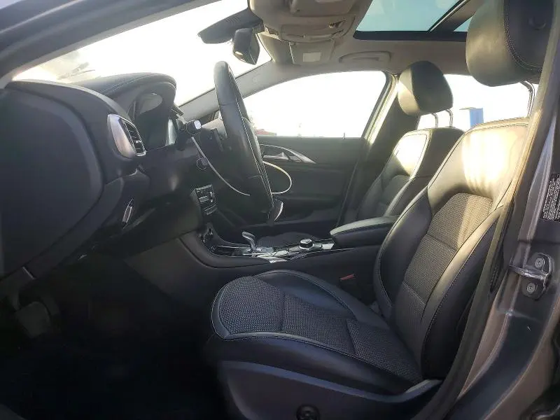 2019 INFINITI QX30 LUXE  