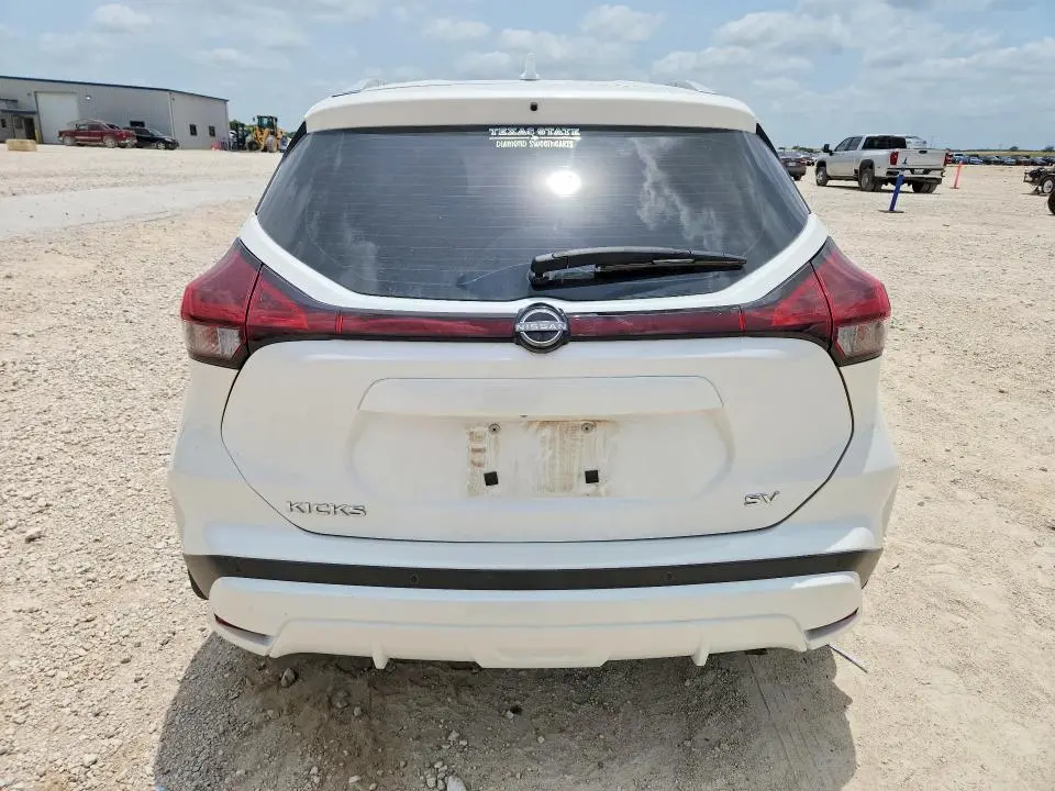 2024 NISSAN KICKS SV  