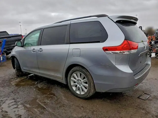 2011 TOYOTA SIENNA XLE  