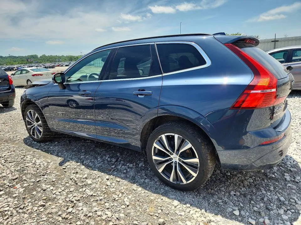 2022 VOLVO XC60 B5 MOMENTUM  