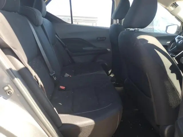 2021 NISSAN KICKS S  