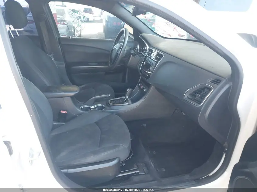 2014 CHRYSLER 200 LX