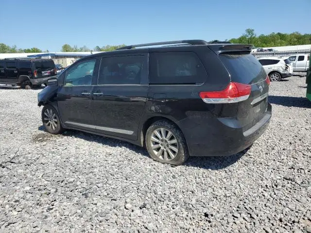 2013 TOYOTA SIENNA XLE  