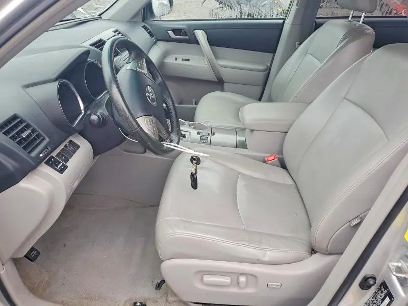 2010 TOYOTA HIGHLANDER SE  