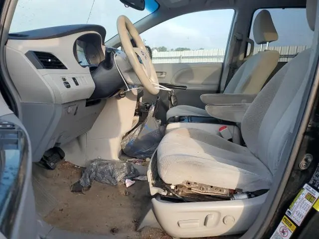 2014 TOYOTA SIENNA LE  