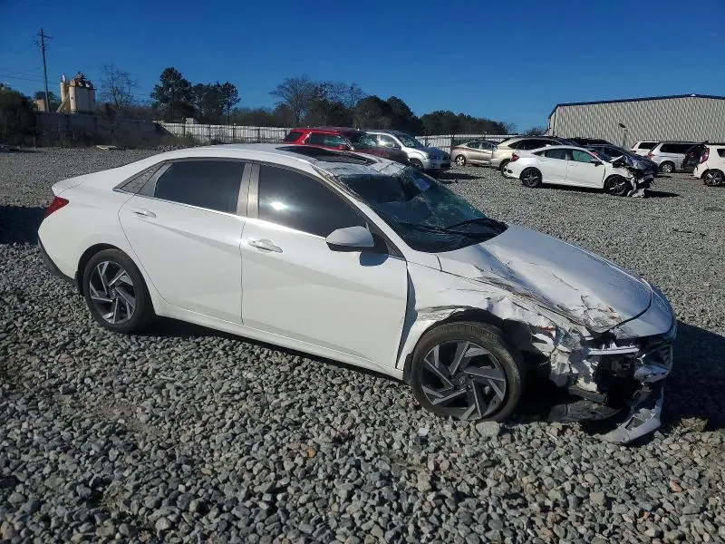 2025 HYUNDAI ELANTRA SEL  