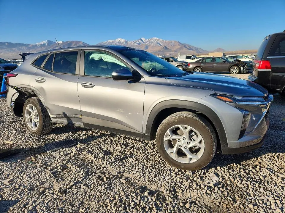 2025 CHEVROLET TRAX LS  