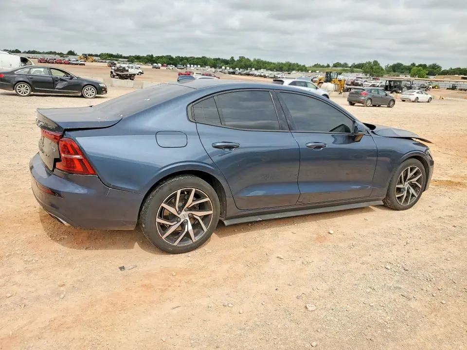 2020 VOLVO S60 T5 MOMENTUM  
