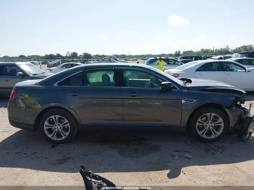 2018 FORD TAURUS SE