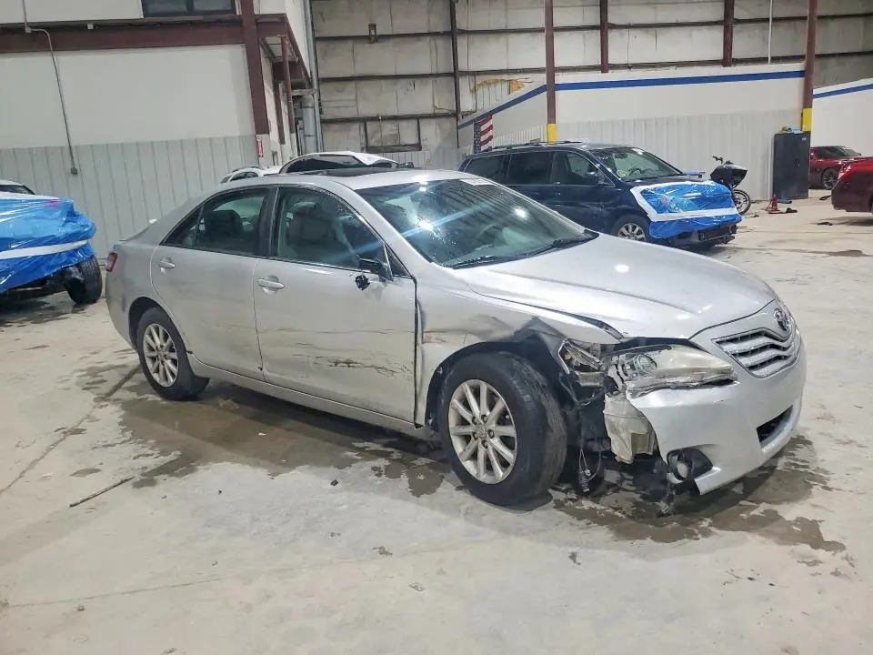 2011 TOYOTA CAMRY XLE  