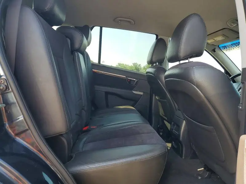 2011 HYUNDAI SANTA FE SE  