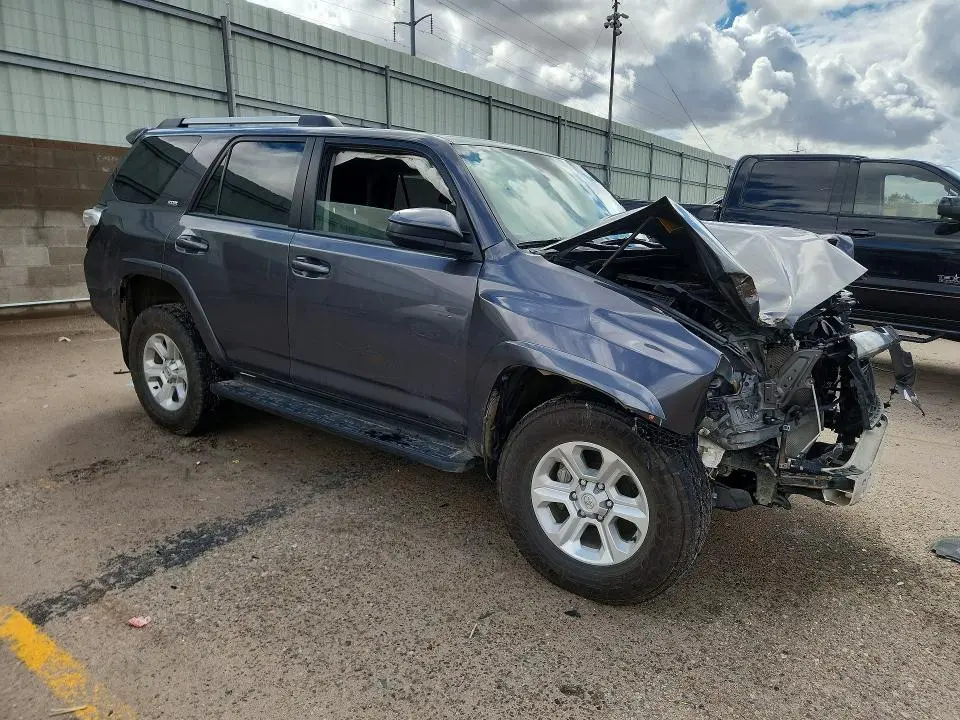 2023 TOYOTA 4RUNNER SR5  