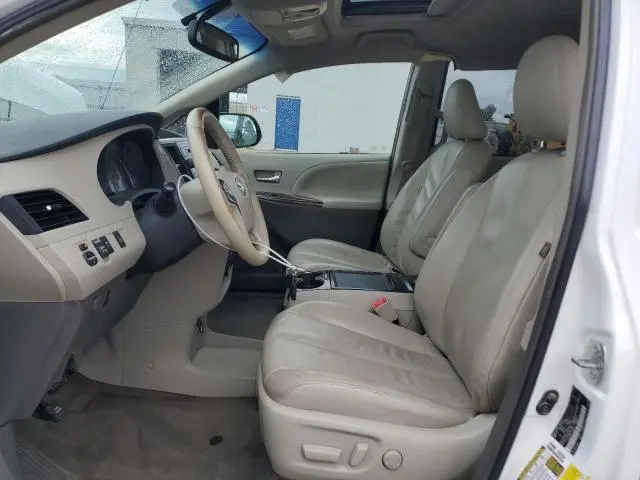 2014 TOYOTA SIENNA XLE  