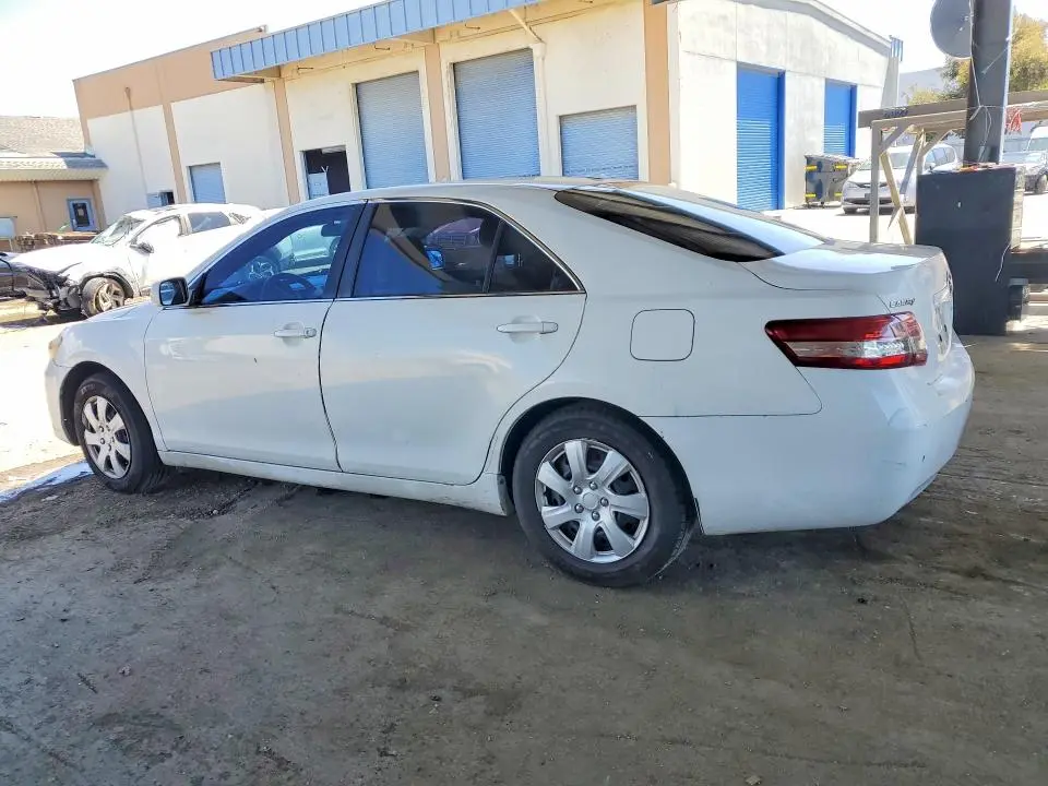 2011 TOYOTA CAMRY LE  