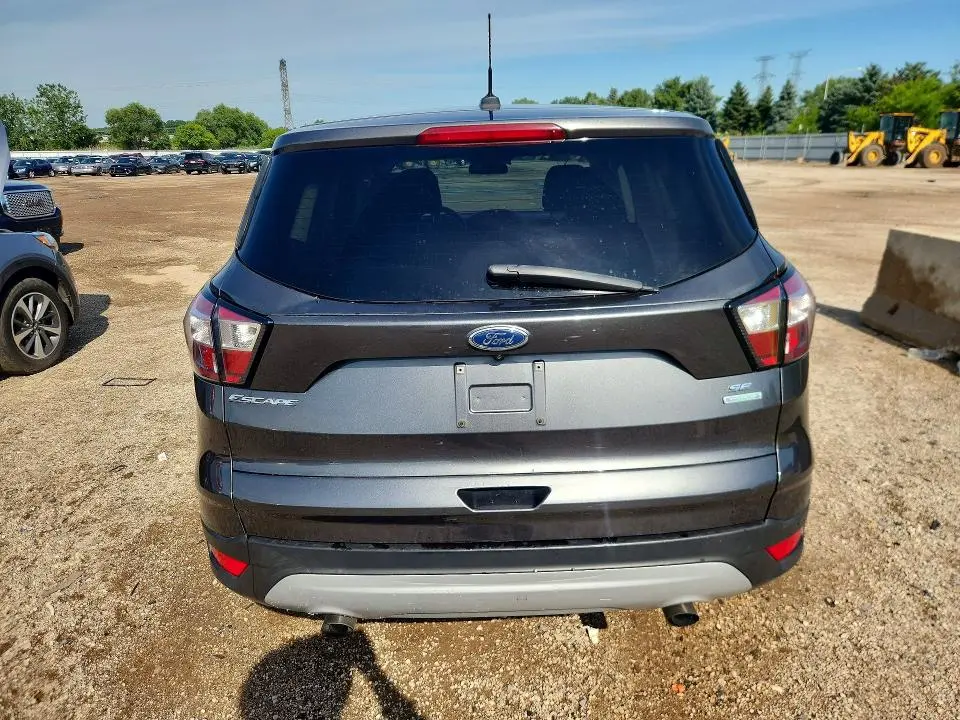 2017 FORD ESCAPE SE  