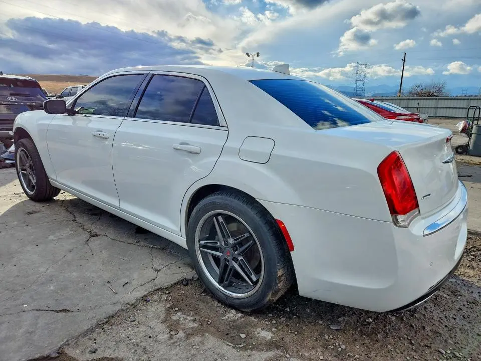 2016 CHRYSLER 300 LIMITED  