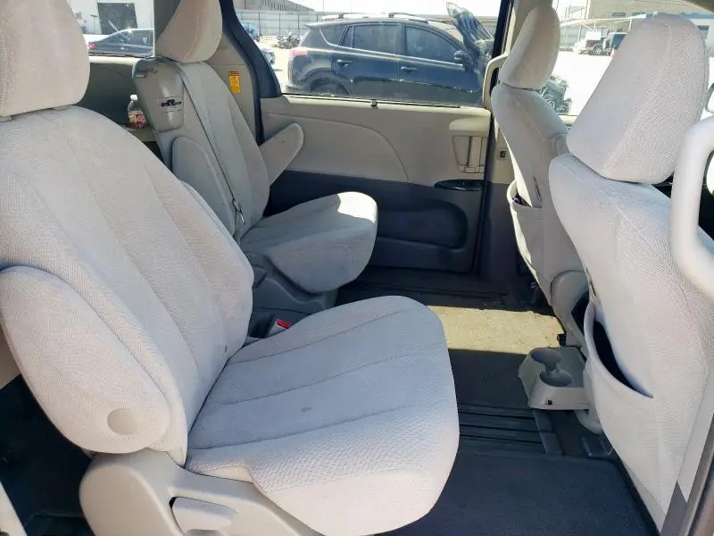 2014 TOYOTA SIENNA LE