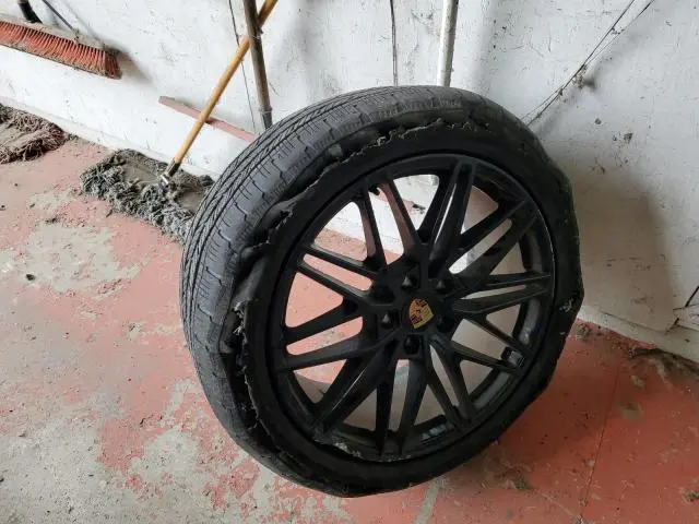 2024 PORSCHE CAYENNE S  