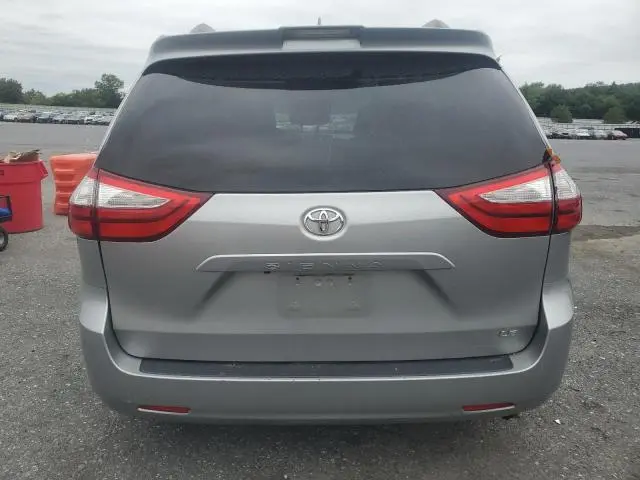2018 TOYOTA SIENNA LE  