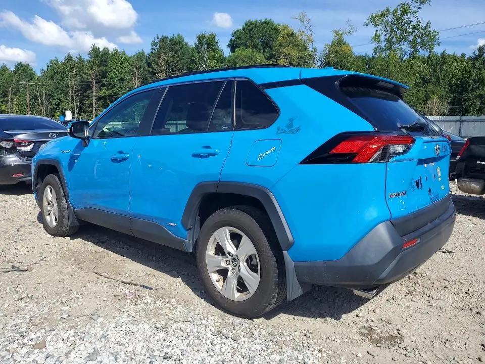 2021 TOYOTA RAV4 XLE  