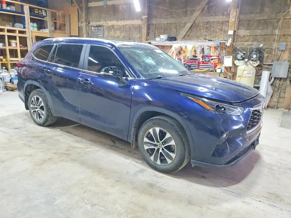 2024 TOYOTA HIGHLANDER XLE  