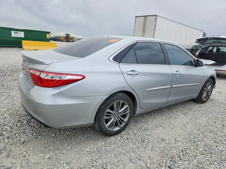 2015 TOYOTA CAMRY SE  