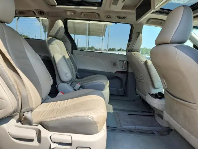 2013 TOYOTA SIENNA XLE  