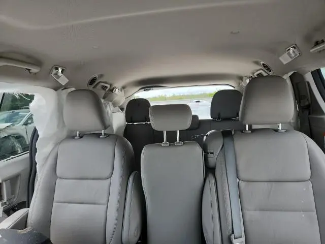 2020 TOYOTA SIENNA XLE  