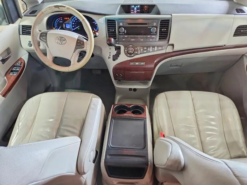 2012 TOYOTA SIENNA   