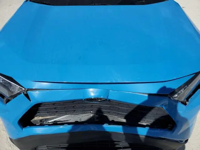 2021 TOYOTA RAV4 XLE  