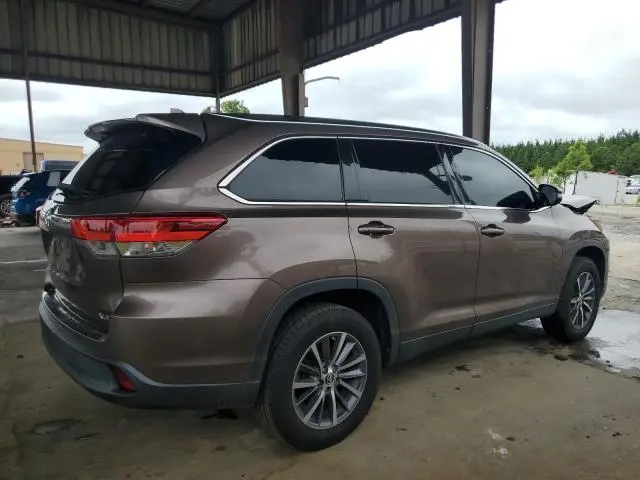 2019 TOYOTA HIGHLANDER SE  