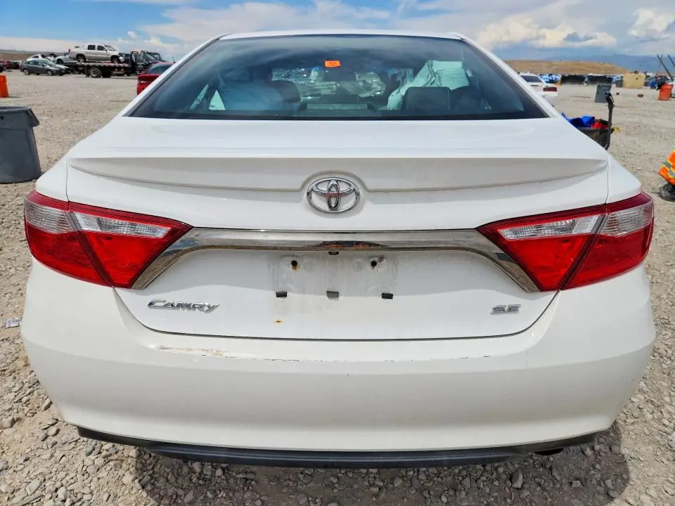 2015 TOYOTA CAMRY SE  