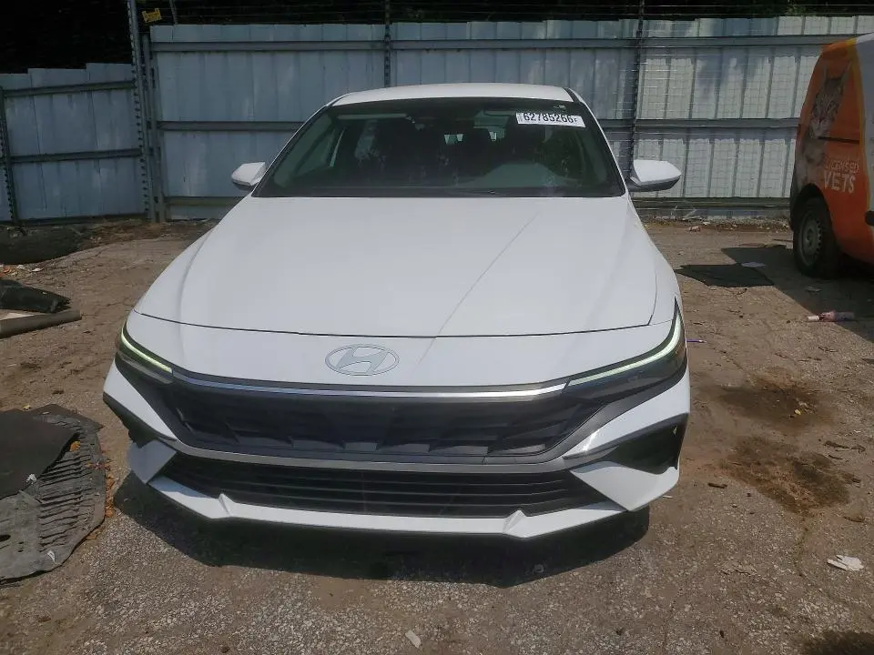 2024 HYUNDAI ELANTRA SE  