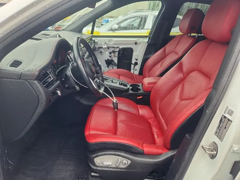 2019 PORSCHE MACAN   